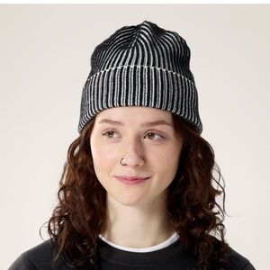 Arc'teryx Ribbed Toque Beanie - O/S, Black / Arctic Silk, NWOT